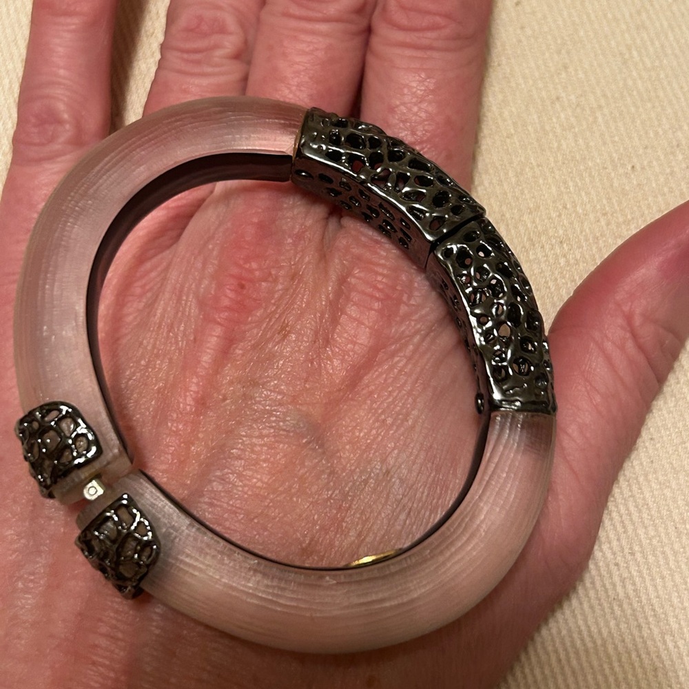 Alexis Bittar Lucite bracelet - Picture 9 of 10
